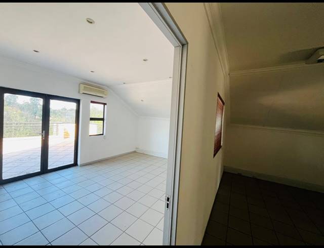 92M² OFFICE TO LET IN FOURWAYS
